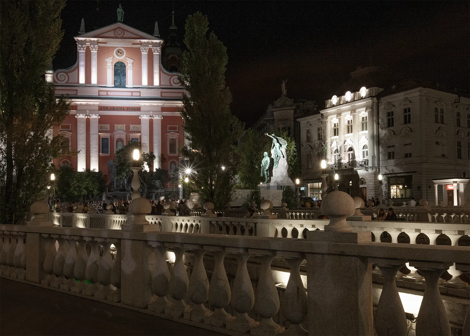 Triple Bridge and Prešeren Square at night